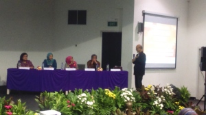Para Panelis dan Moderator pada Seminar Gizi Nasional 2015